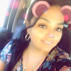 Meet your Posher, Esmeralda